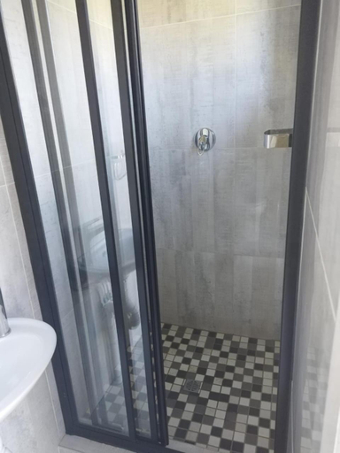 Others 3, Budias Guesthouse B&B, Ekurhuleni