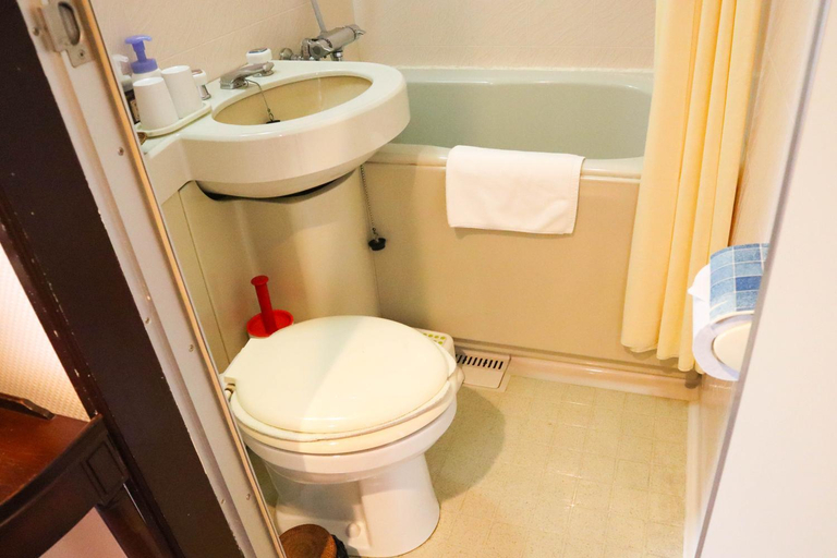 Bathroom 2, Earthroof, Itō