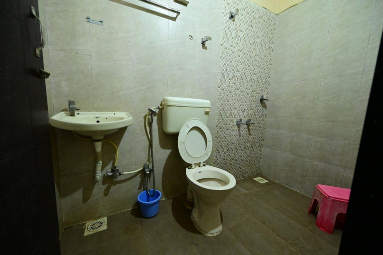 Bathroom 5, Aasra Lodge, Ratnagiri