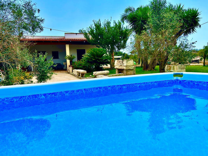 Sport & Beauty 3, Villa Maddalena - Big garden Parking & Pool, Lecce
