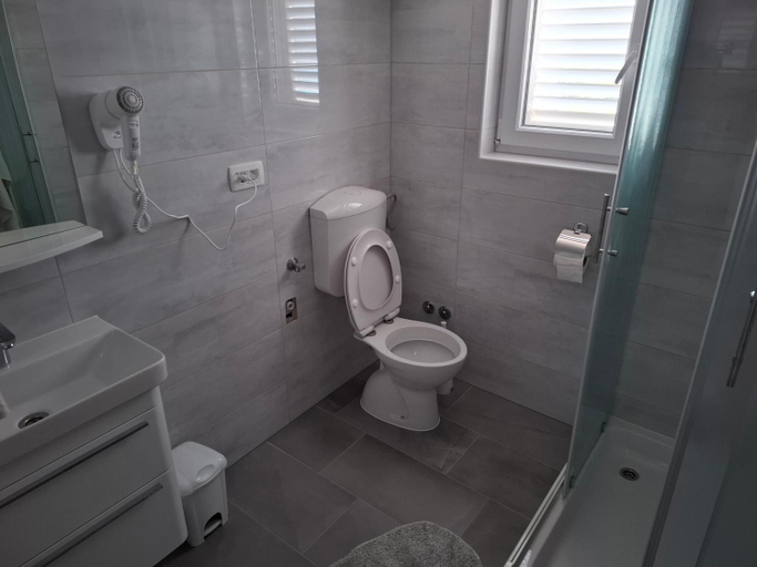 Bathroom 3, MIRKO DIVING CENTER, Lopar/Supetarska Draga