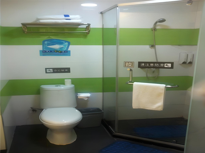 Bathroom 4, 7 Days Inn Shanghai Xizang South Road Metro Station, Shanghai