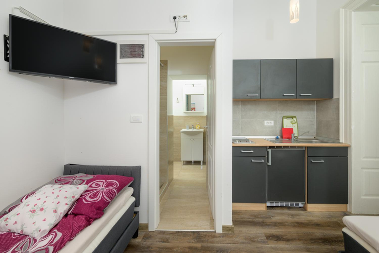 Others 3, Studio Apartments Tiho & Nena, Pula