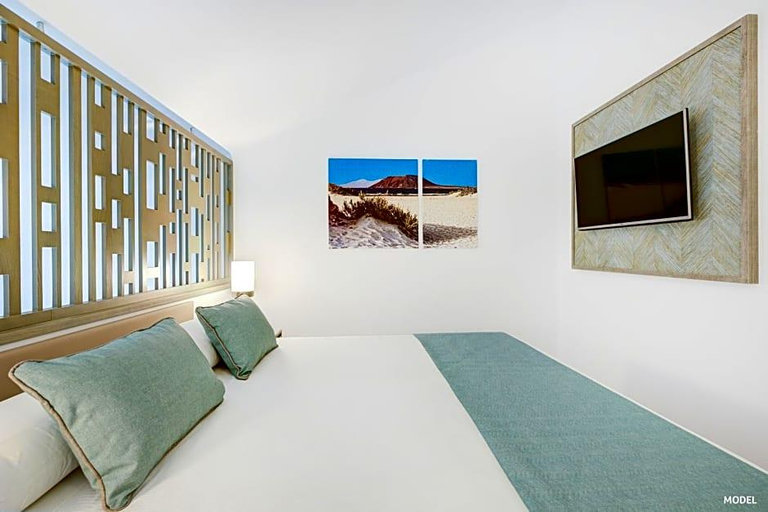 Bedroom 2, Hotel Riu Oliva Beach Resort - All Inclusive, Las Palmas