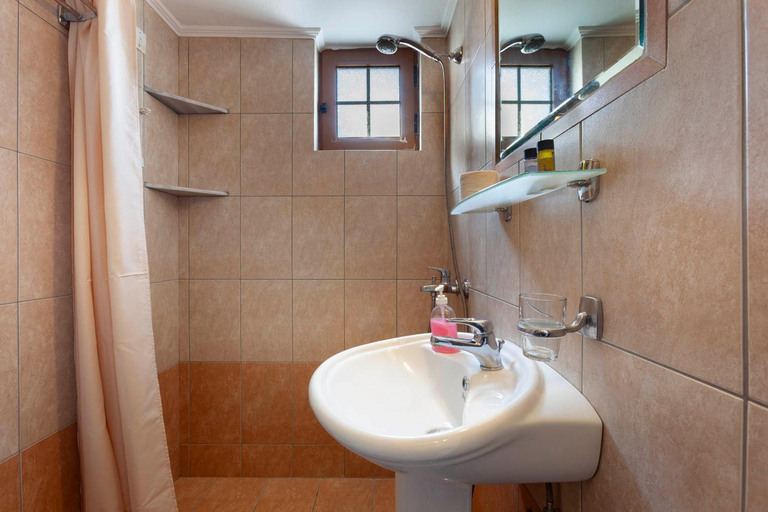 Bathroom 2, Mpalkoni sti Monemvasia Hotel, Peloponnese