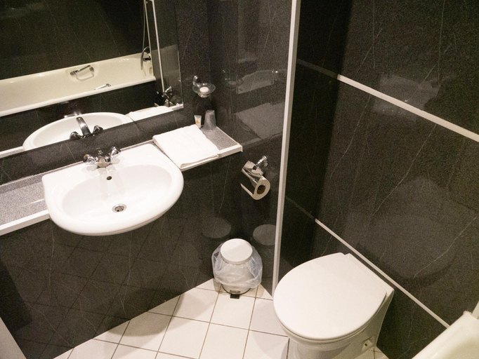 Bathroom 4, Grand Scarborough Hotel, North Yorkshire