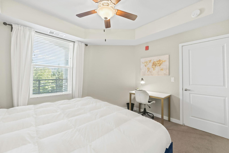 Bedroom 3, Designer Apt with Jacuzzi Sky Lounge Gym Access, Washoe
