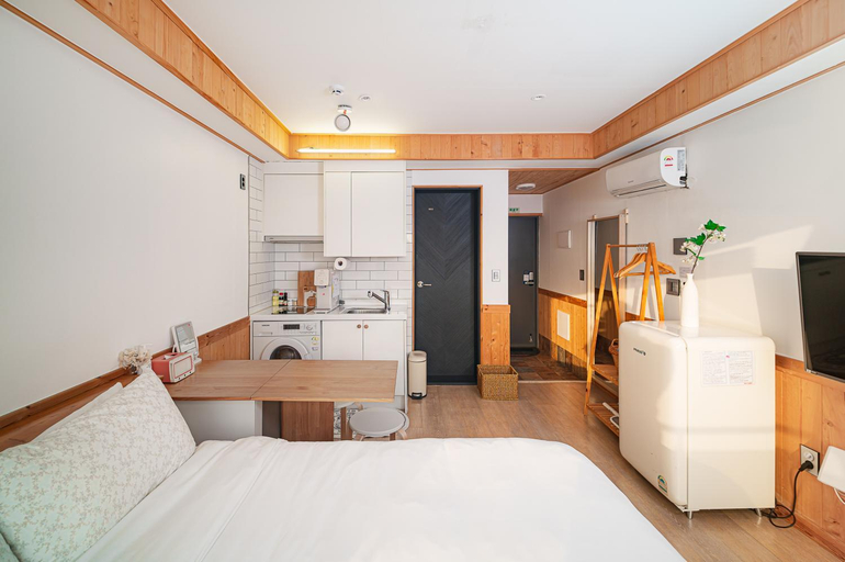 Bedroom 2, Le Village Aewol building A, Jeju