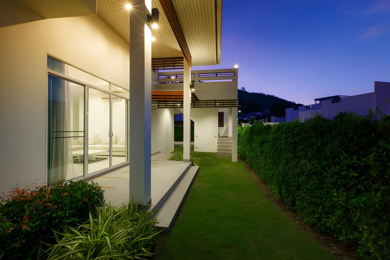 Exterior & Views