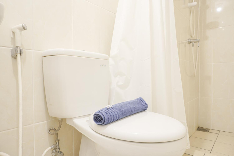 Bathroom 3, Cozy Simply Look 2BR M-Town Residence By Travelio, Tangerang