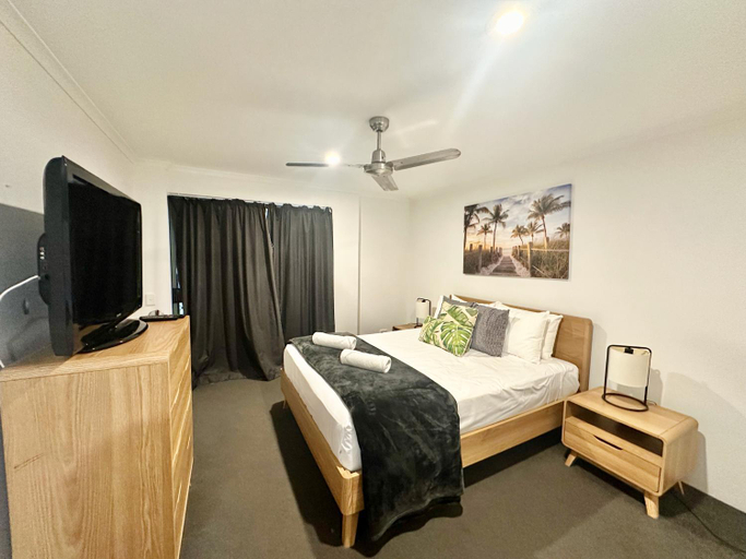 Bedroom 3, Diamond Beach Resort, Premium Poolside Villa #42, Gold Coast
