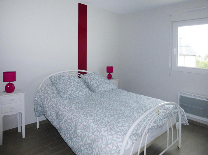 Bedroom 2, House in Saint-Quay near 7 Beaches, Côtes-d'Armor