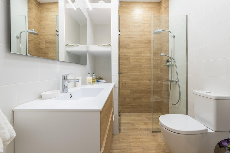Bathroom 2, Fresh and Clean apt for 6 in Koukaki, Attica