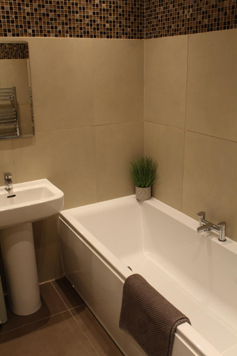Bathroom 3, No2 Woodland View, Derbyshire