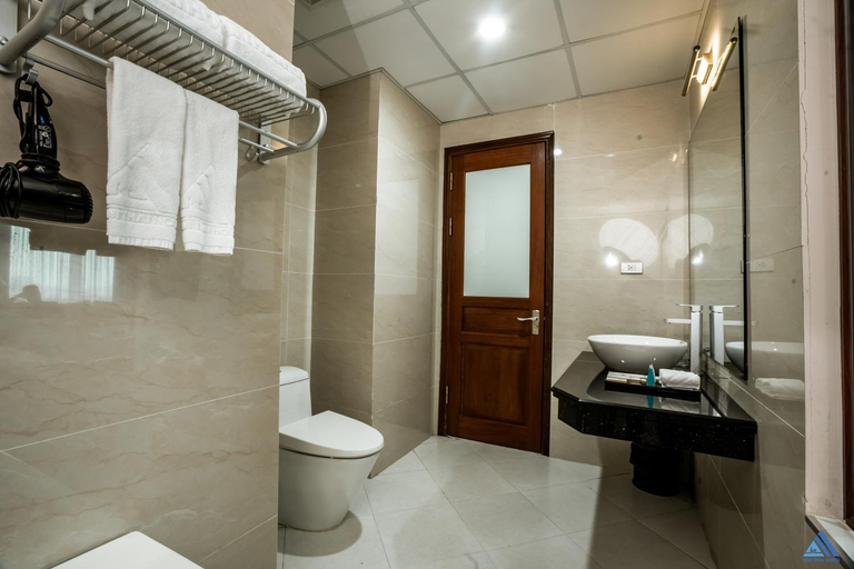 Bathroom 5, Kim Thai Hotel., Thái Nguyên