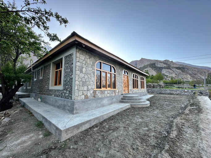Exterior & Views