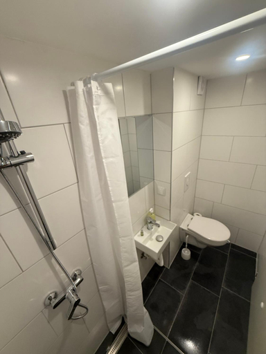 Bathroom 3, Gasthaus Tisis, Feldkirch