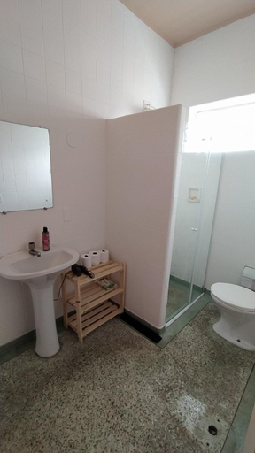 Bathroom 2, Jardim Secreto, São Paulo