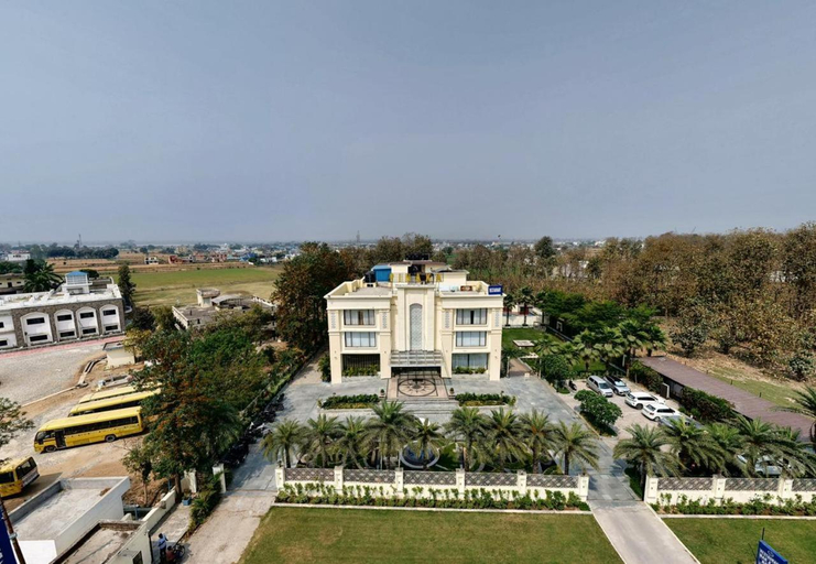 Exterior & Views