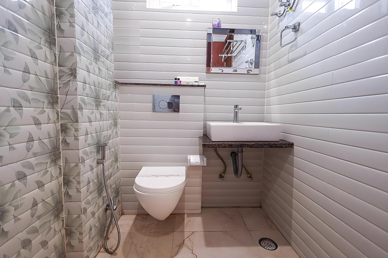 Bathroom, Ganga Ashoka Hotel Rishikesh, Garhwal
