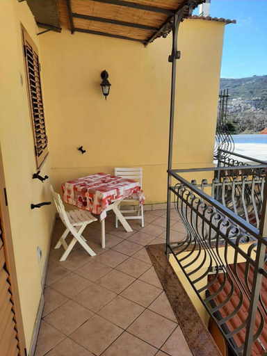 Others 4, Villa Bebe', Napoli