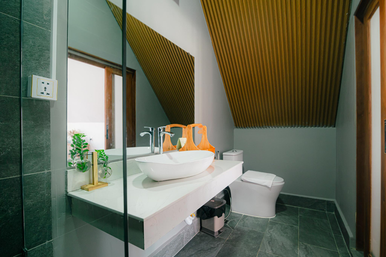 Bathroom 3, Zodiac Bungalows, Kampot