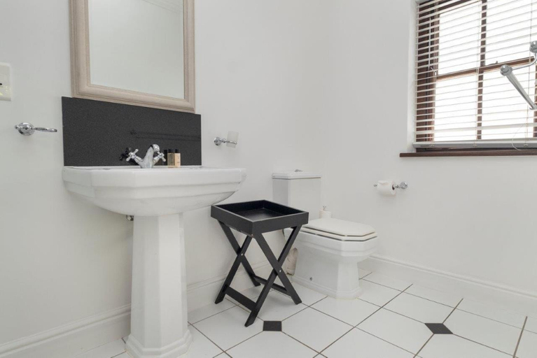 Bathroom 4, Winelands Golf Lodges 13 at De Zalze, Cape Winelands