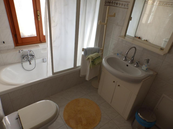 Bathroom 5, Sa Chessa, Sassari
