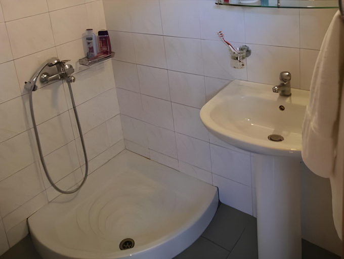 Bathroom, Idomeneas Apartments, Crete