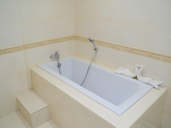 Bathroom, Myat Nan Yone Hotel, Naypyitaw