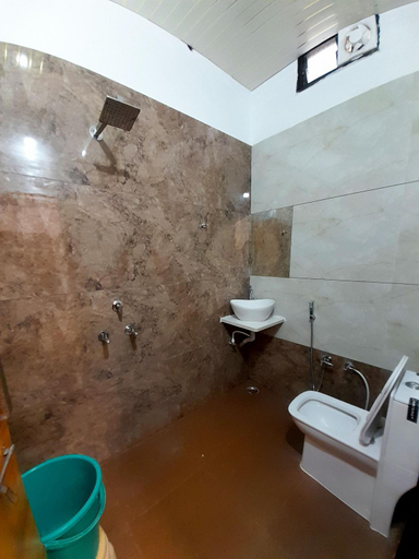 Bathroom 5, Hotel Mahadev Kripa, East Nimar