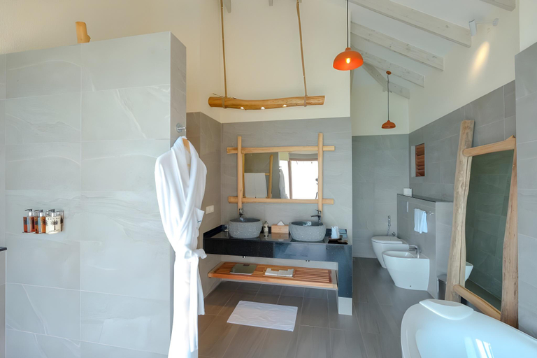 Bathroom 5, You & Me Maldives, Raa Atoll