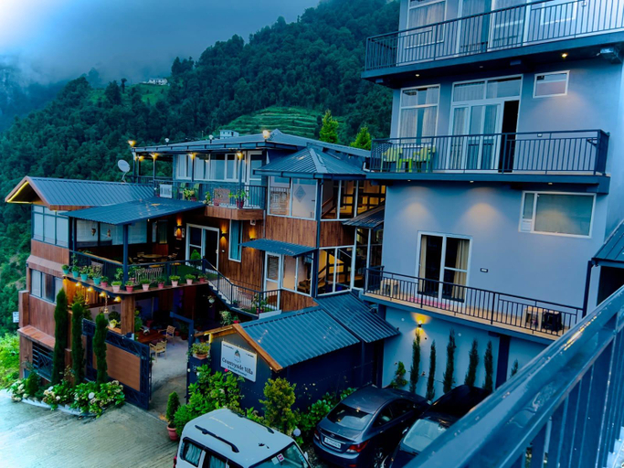 Exterior & Views