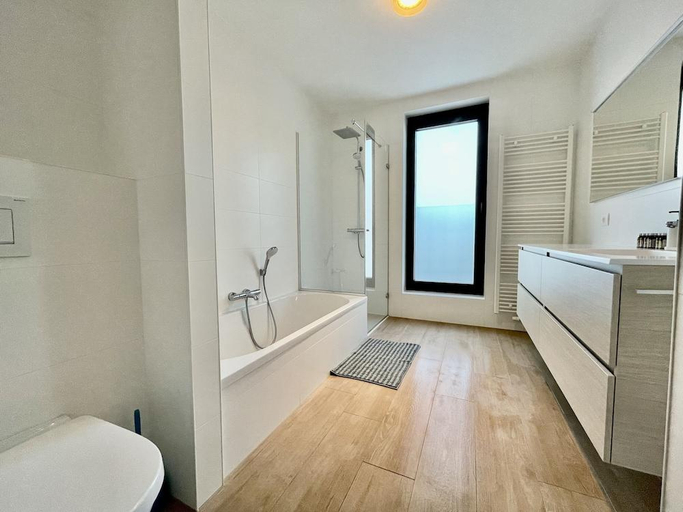 Bathroom 3, OneLuxStay near Diamond District, Antwerpen