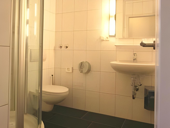 Bathroom 3, Hotel Petzengarten, Nürnberg