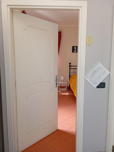 Bedroom 2, "B&B Sans egal", con CAMERE PRIVATE e APPARTAMENTI al PIANO TERRA a Biella, Biella