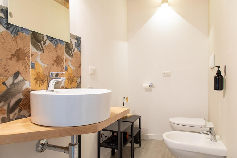 Bathroom 3, Il Vico, L'Aquila