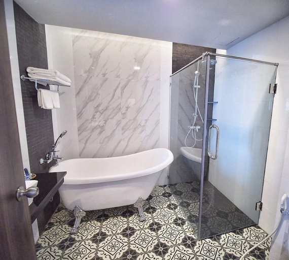 Bathroom 3, Sleep With Me Pattaya, Pattaya
