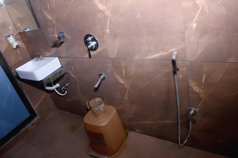 Bathroom 4, Hotel Aga Beg, Mumbai City