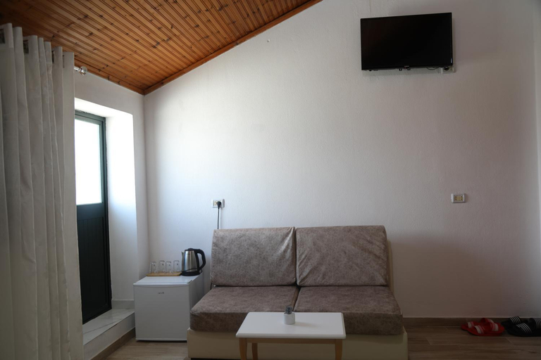 Others 4, LakeFront House, Shkodrës