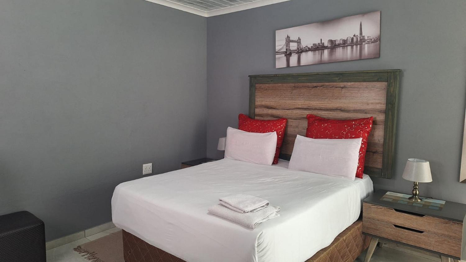Bedroom 4, K K K Guesthouse, Gert Sibande