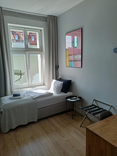 Bedroom 2, So in Sopot Station, Sopot