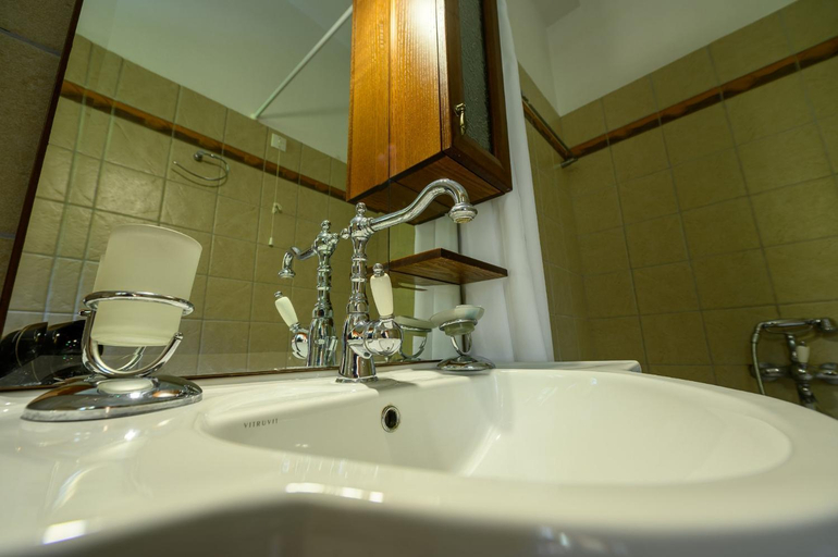 Bathroom, Heliodora, Thessaly