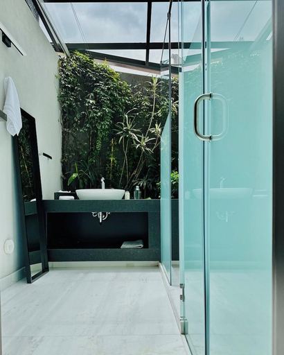 Bathroom 3, Casa Mannach, Mexico City