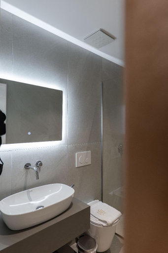 Bathroom 4, Bora Bora Hotel, Sarandës