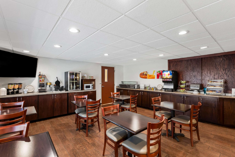 Food & Drinks 4, SureStay by Best Western Grayson, Carter