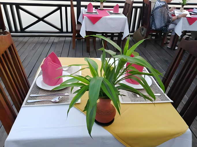 Food & Drinks 3, Pon Arena Hotel, Khong