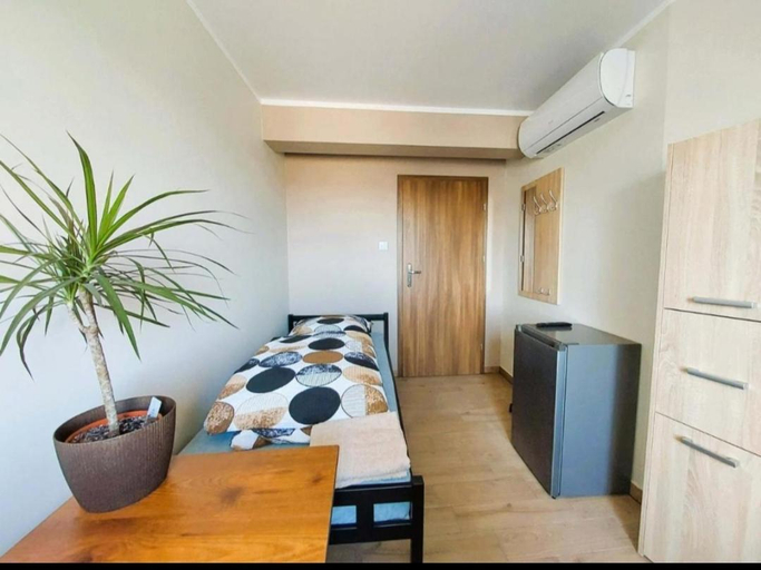 Bedroom 2, AE Berg, Strzelce