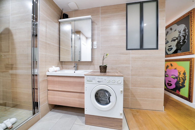 Bathroom 3, 1548 GrosCaillou, Paris