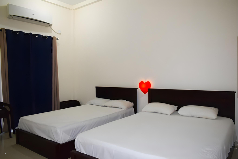 Bedroom 2, Trinco Star Hotel, Trincomalee Town and Gravets